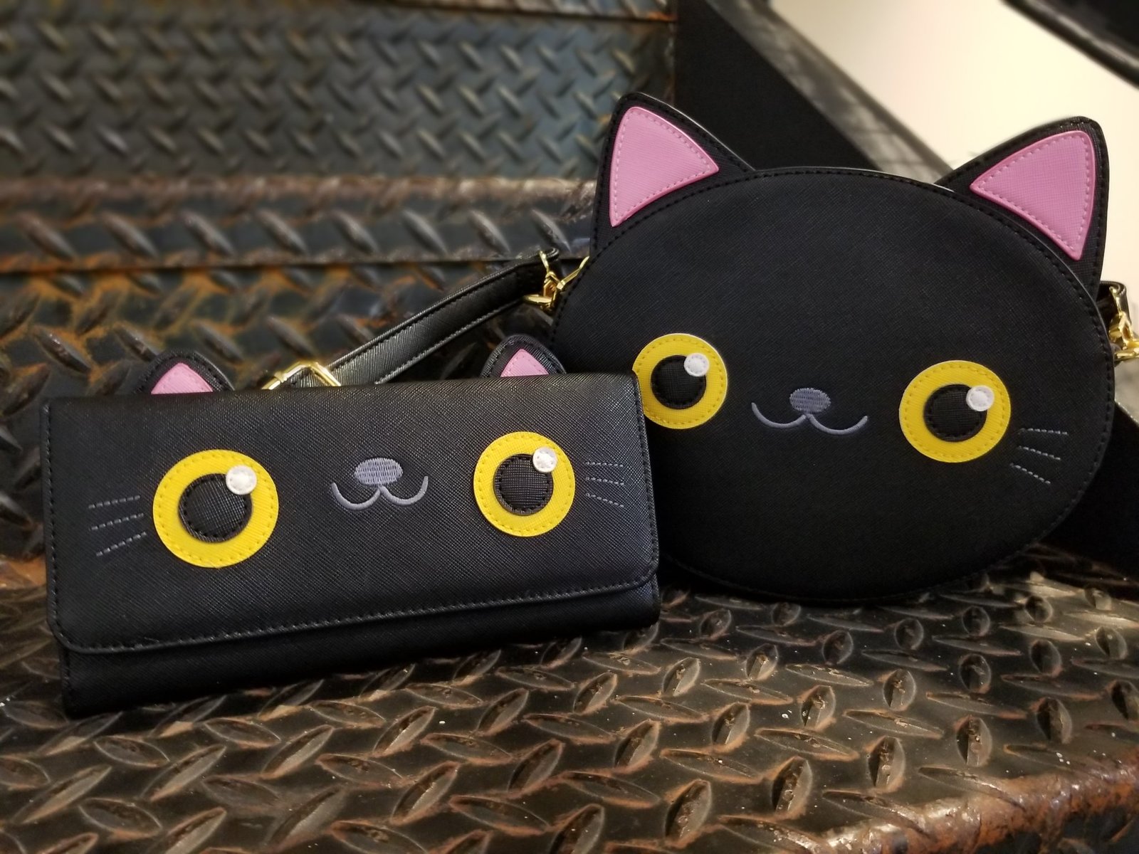 Loungefly Black Cat Face Crossbody Loungefly Black Cat Face Crossbody