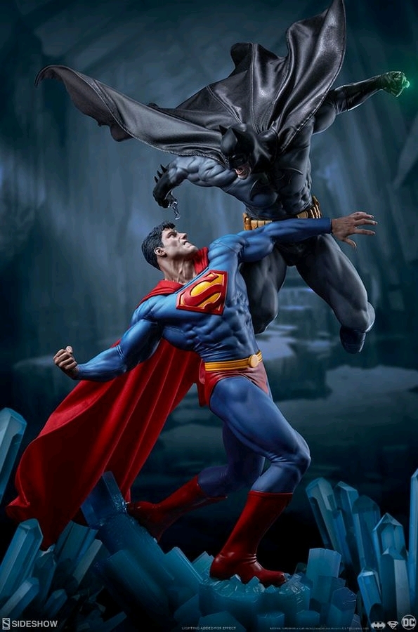 DC Comics: Batman vs Superman - 23.5" Premium Diorama image