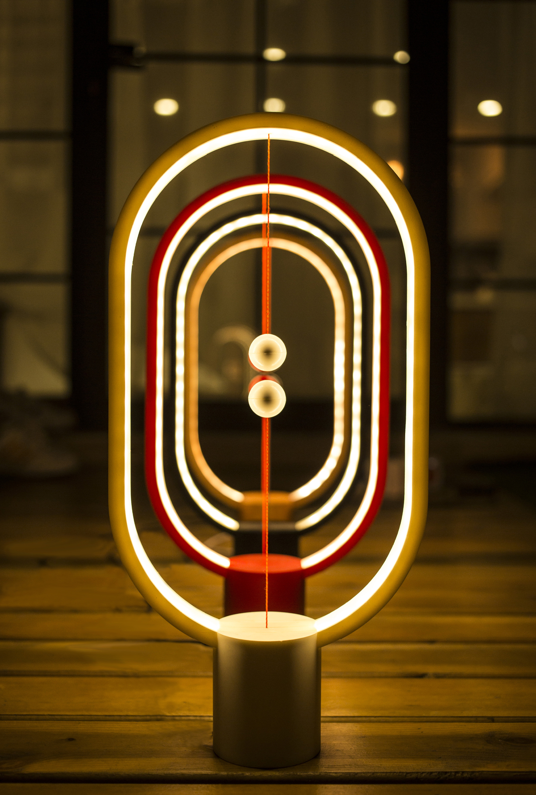 Allocacoc: Heng Balance Lamp - Ellipse (Wood)