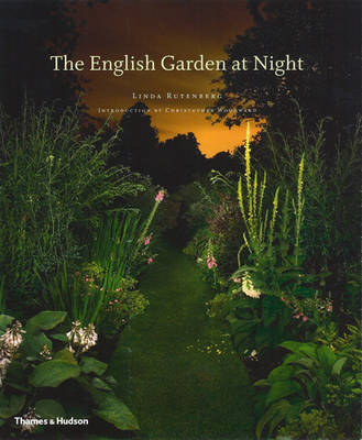 The English Garden at Night on Hardback by Linda Rutenberg