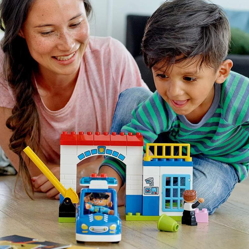 LEGO DUPLO: Police Station (10902) image