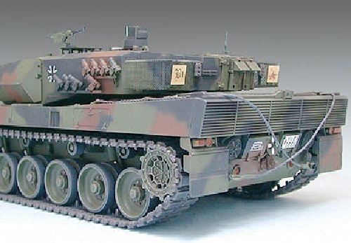 Tamiya 1/35 Leopard 2 A5 Main Battle Tank - Model Kit image