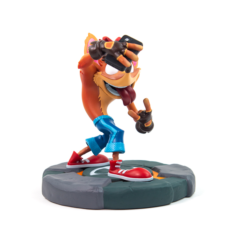 Crash Bandicoot 4: Crash (Selfie) - 7" Statue