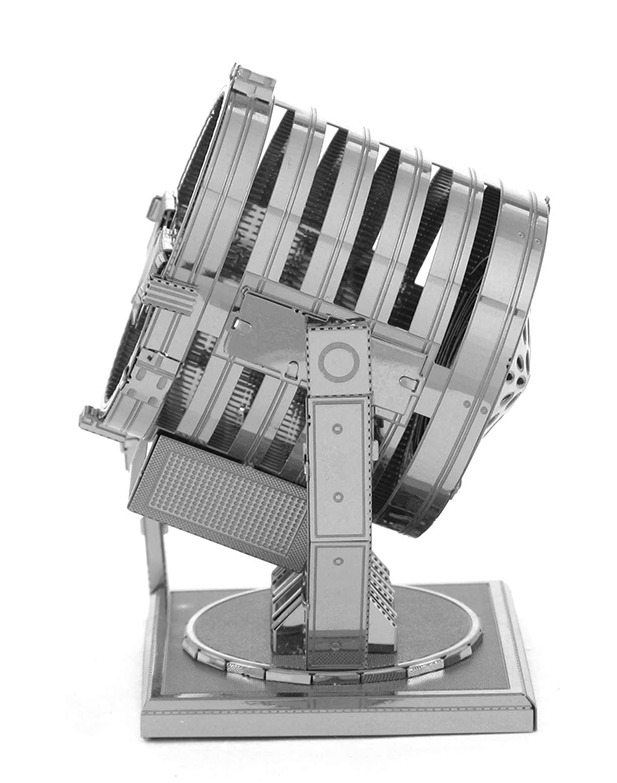 Metal Earth: Batman Bat Signal - Model Kit image