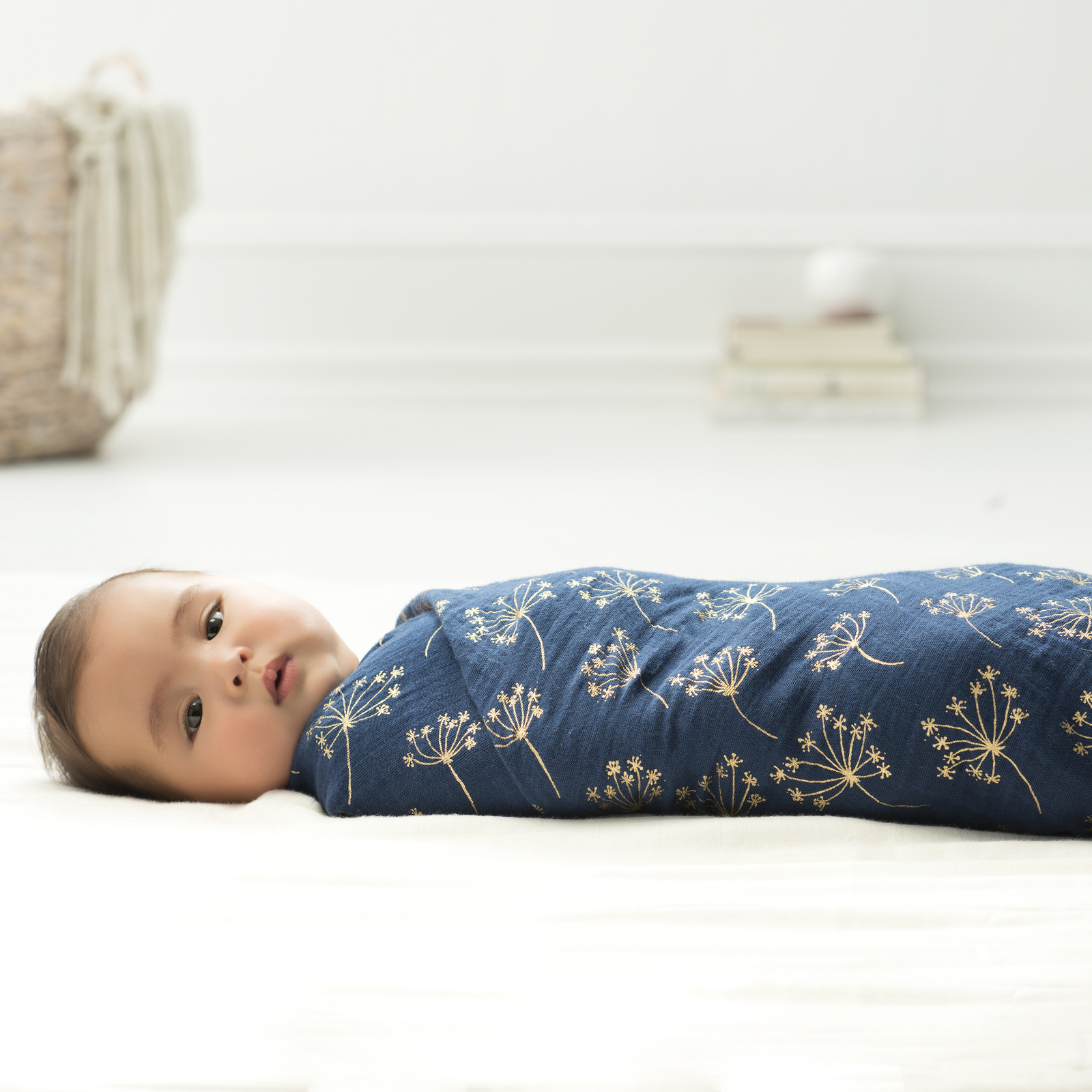 Aden + Anais: Metallic Swaddle - Gold Deco (3 Pack Swaddling Wraps) image