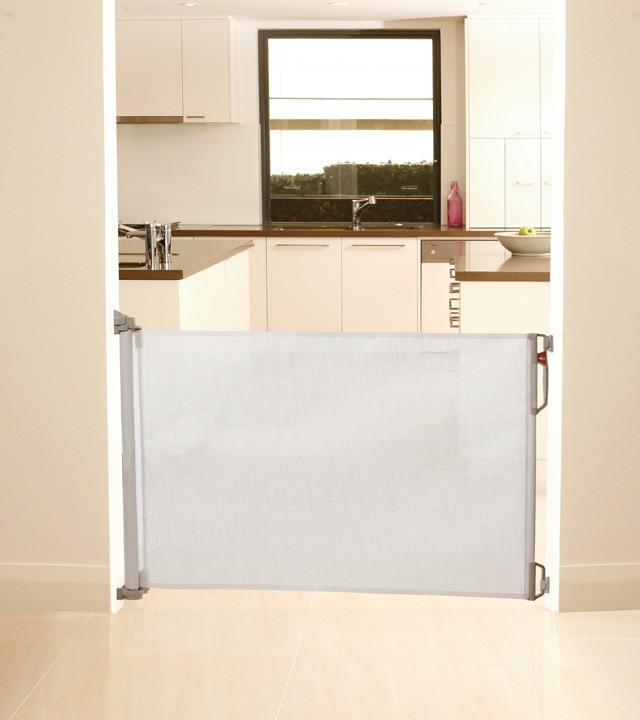 Dream Baby Retractable Gate image