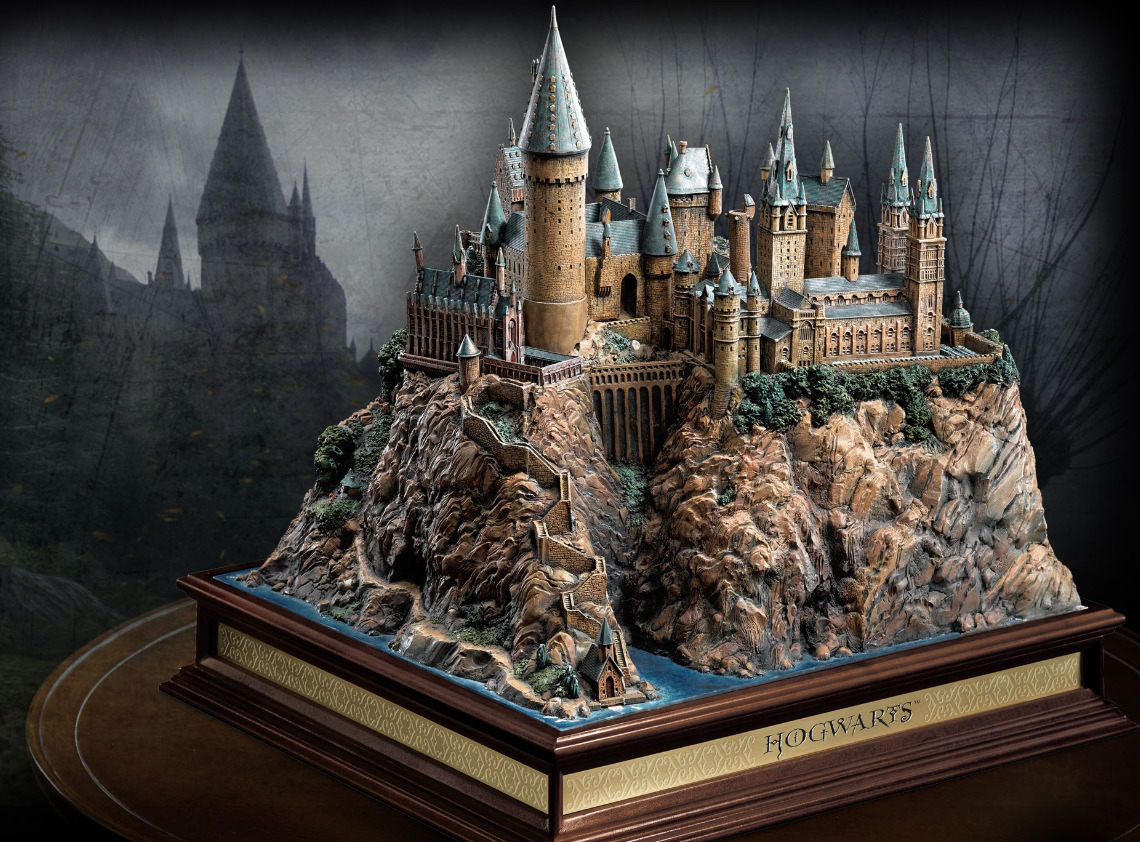 Harry Potter: 13" Premium Diorama - Hogwarts School image