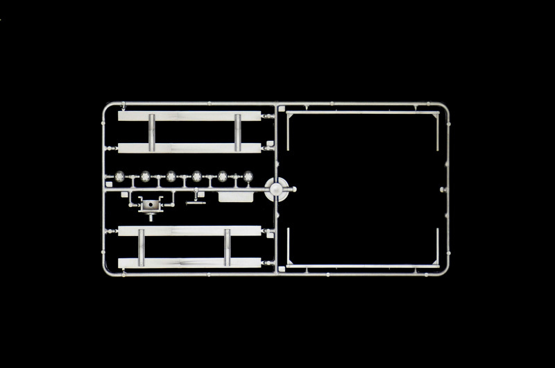 Italeri 1:24 DAF 95 Canvas Truck Model Kit image