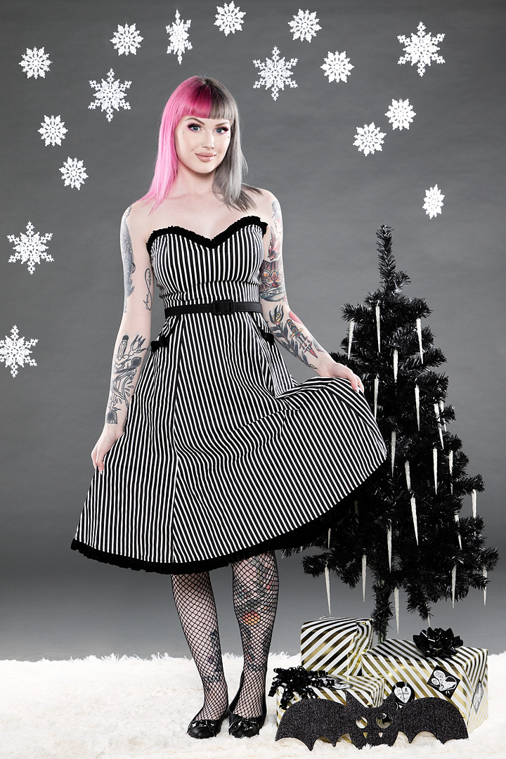 Sourpuss: Striped Sweetheart Dress Black/White (Small) image