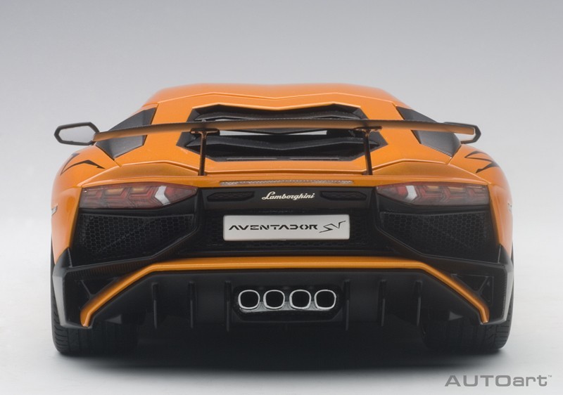 Autoart: 1/18 Lamborghini Aventador Lp750-4 Sv - Diecast Model