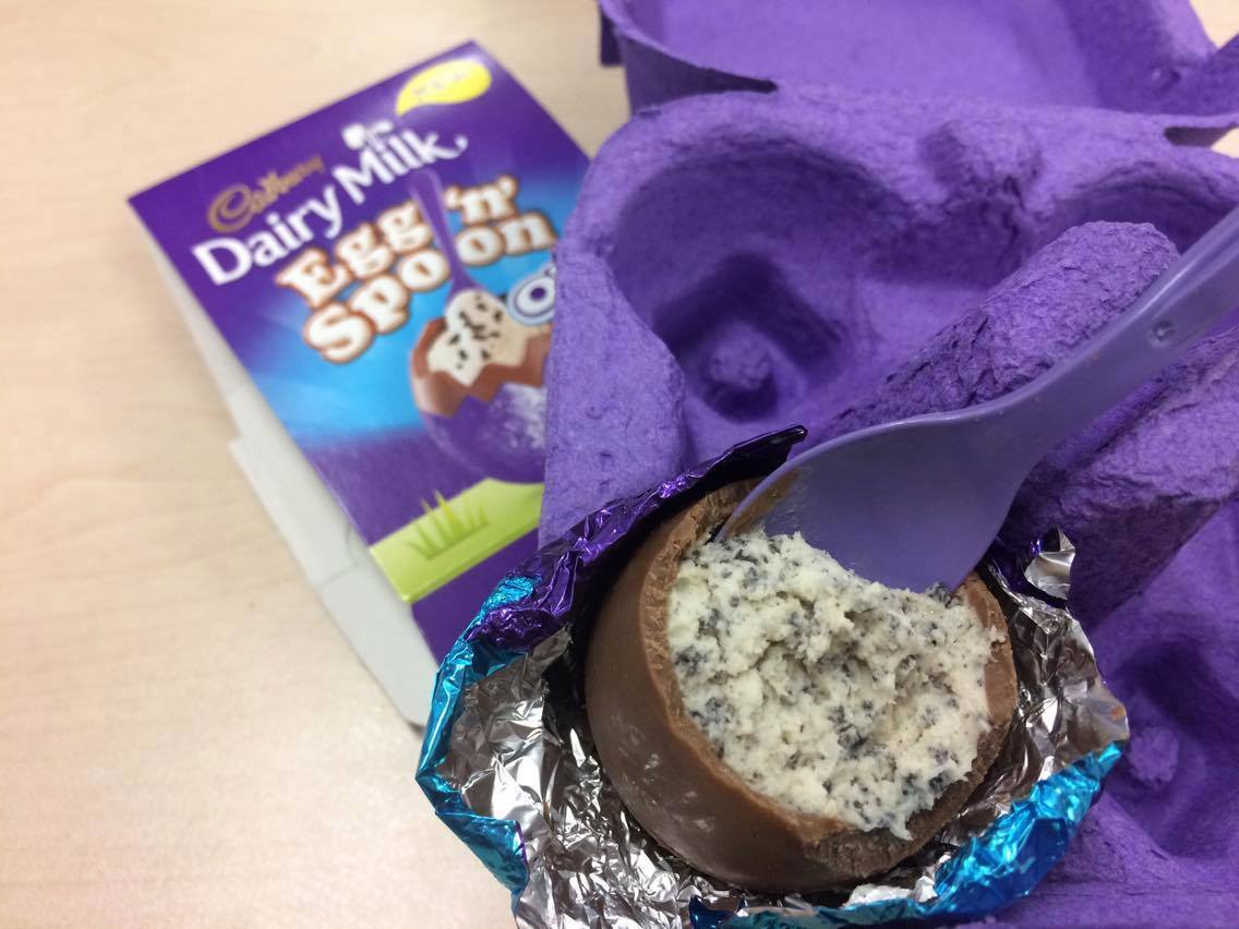 Cadbury Egg N Spoon Oreo (136g) at Mighty Ape NZ