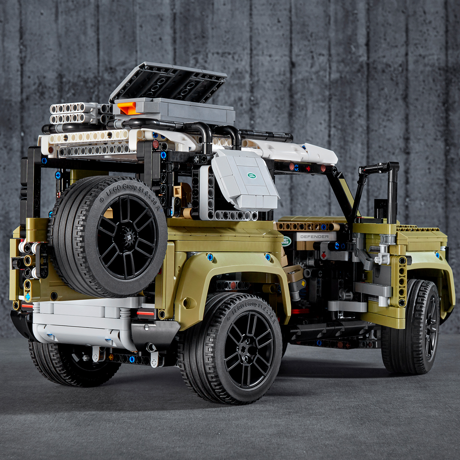 LEGO Technic - Land Rover Defender (42110) image