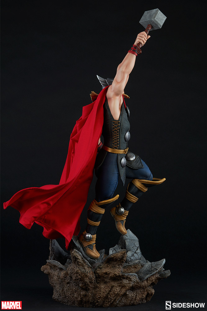 Marvel: Thor "Avengers Assemble" - 25.5" Statue image
