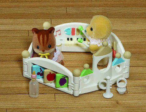 Sylvanian Families: Baby Let's Play Playpen image