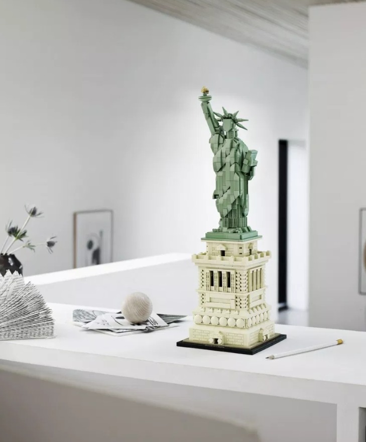 LEGO Architecture: Statue of Liberty (21042) image