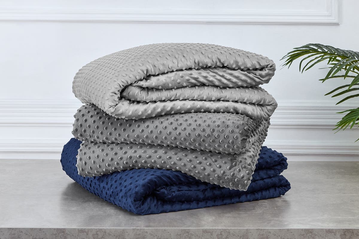 Kogan Mink Dot 7kg Weighted Cotton Blanket Navy at Mighty Ape NZ