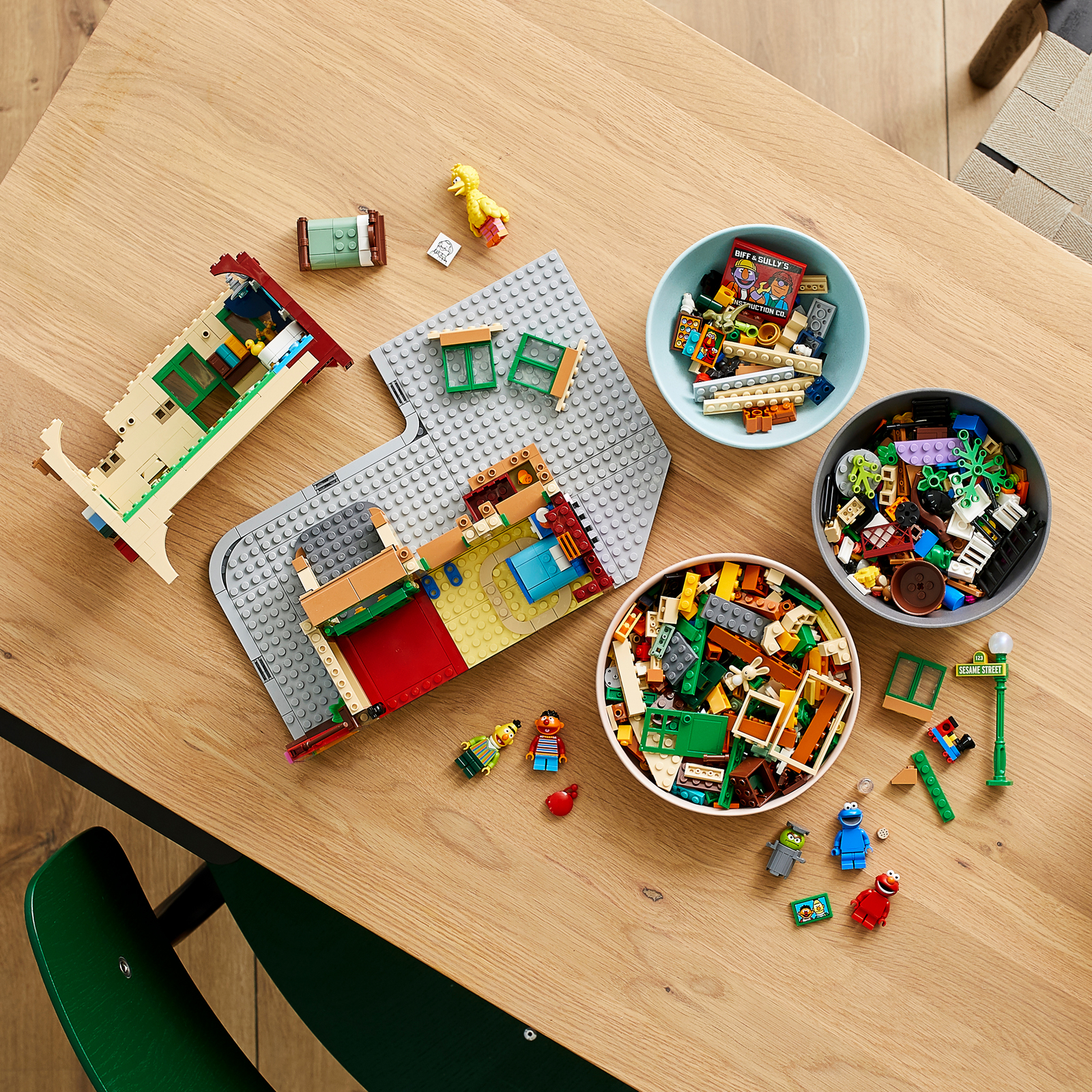 LEGO Ideas: 123 Sesame Street (21324) image