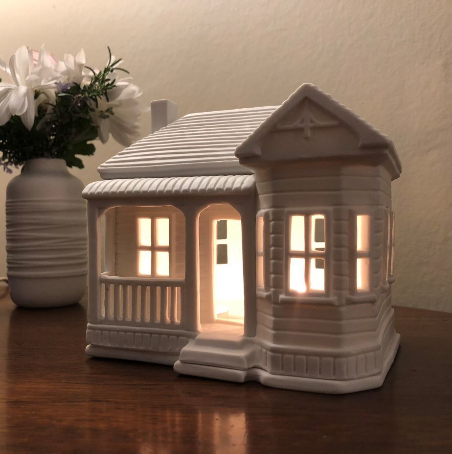 New Zealand 1800's Villa Tealight House image