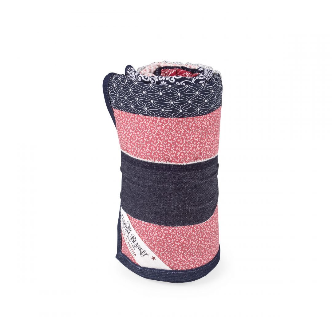 Picnic Time: Charleston Luxury Picnic Basket with Quilt (Natural Canvas) image