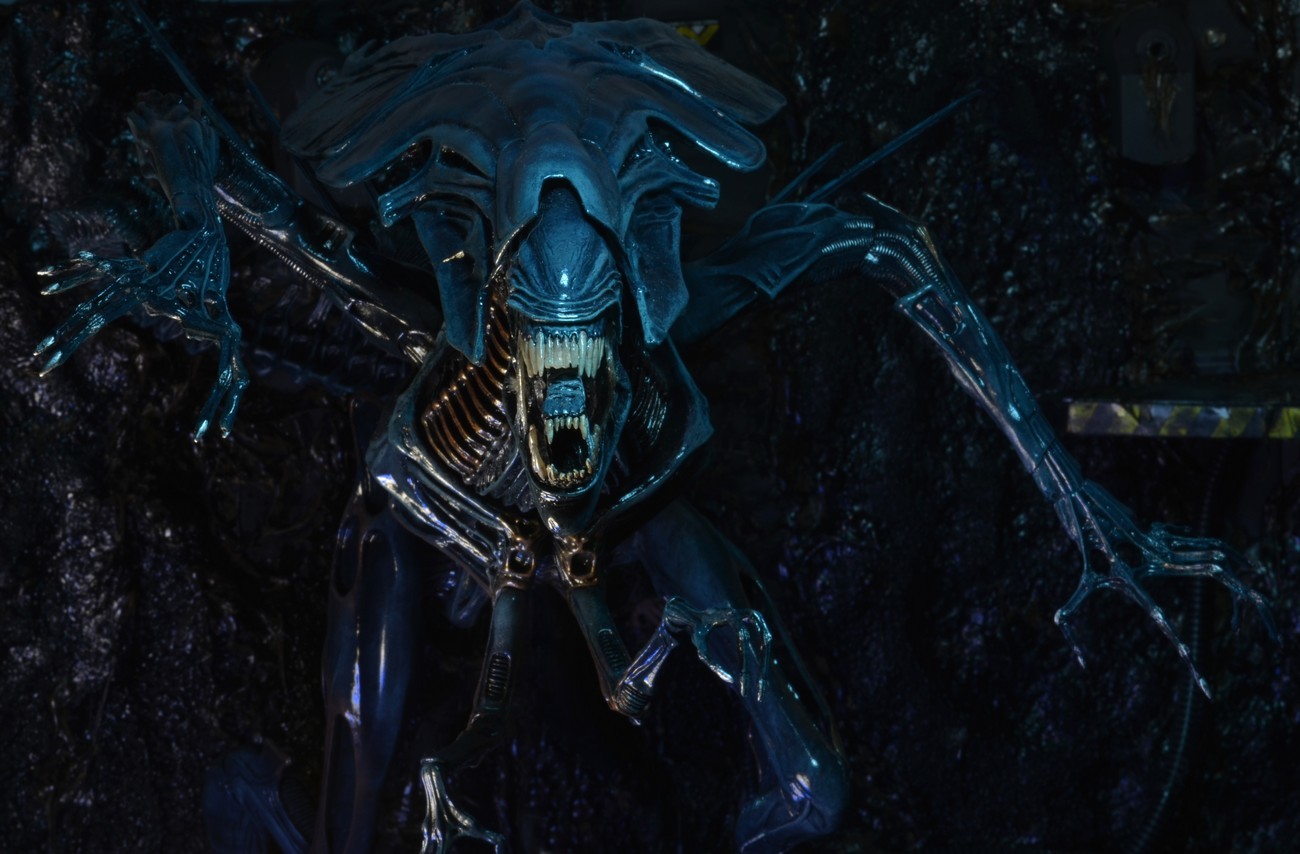 Aliens: Xenomorph Queen - Deluxe Action Figure image