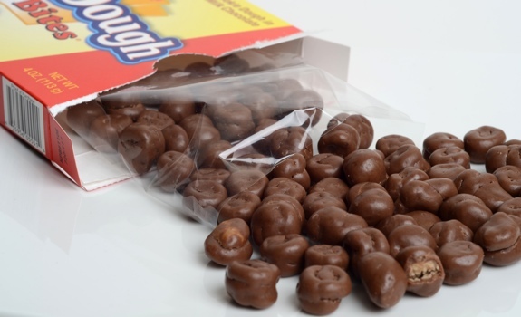 Chocolate Chip Cookie Dough Bites Theater Box 88g image