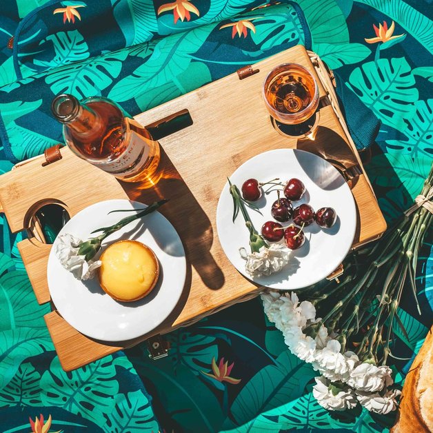 Sunnylife Luxe Picnic Basket at Mighty Ape NZ