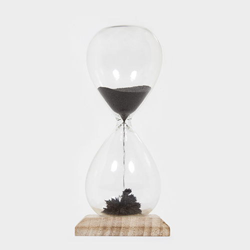 Magnetic hourglass image