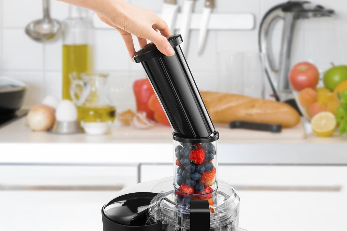 Buy Kogan 1000W Centrifugal Juicer at Mighty Ape NZ