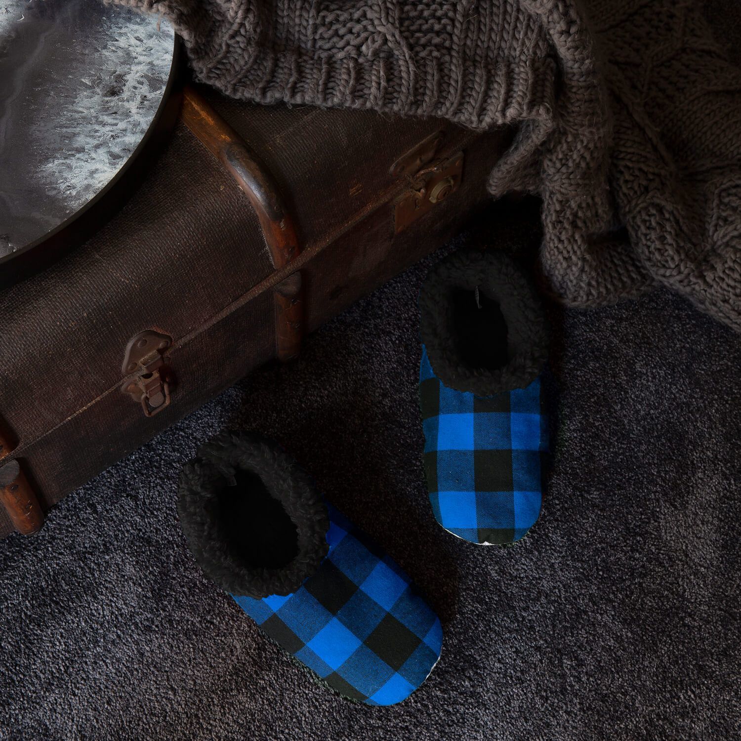 Slumbies Blue/Black Men's Plaid Slippers (L) image