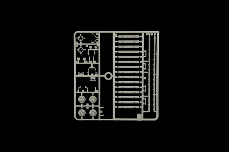 Italeri: 1/72 Autoblinda AB-40 Ferroviaria - Model Kit image