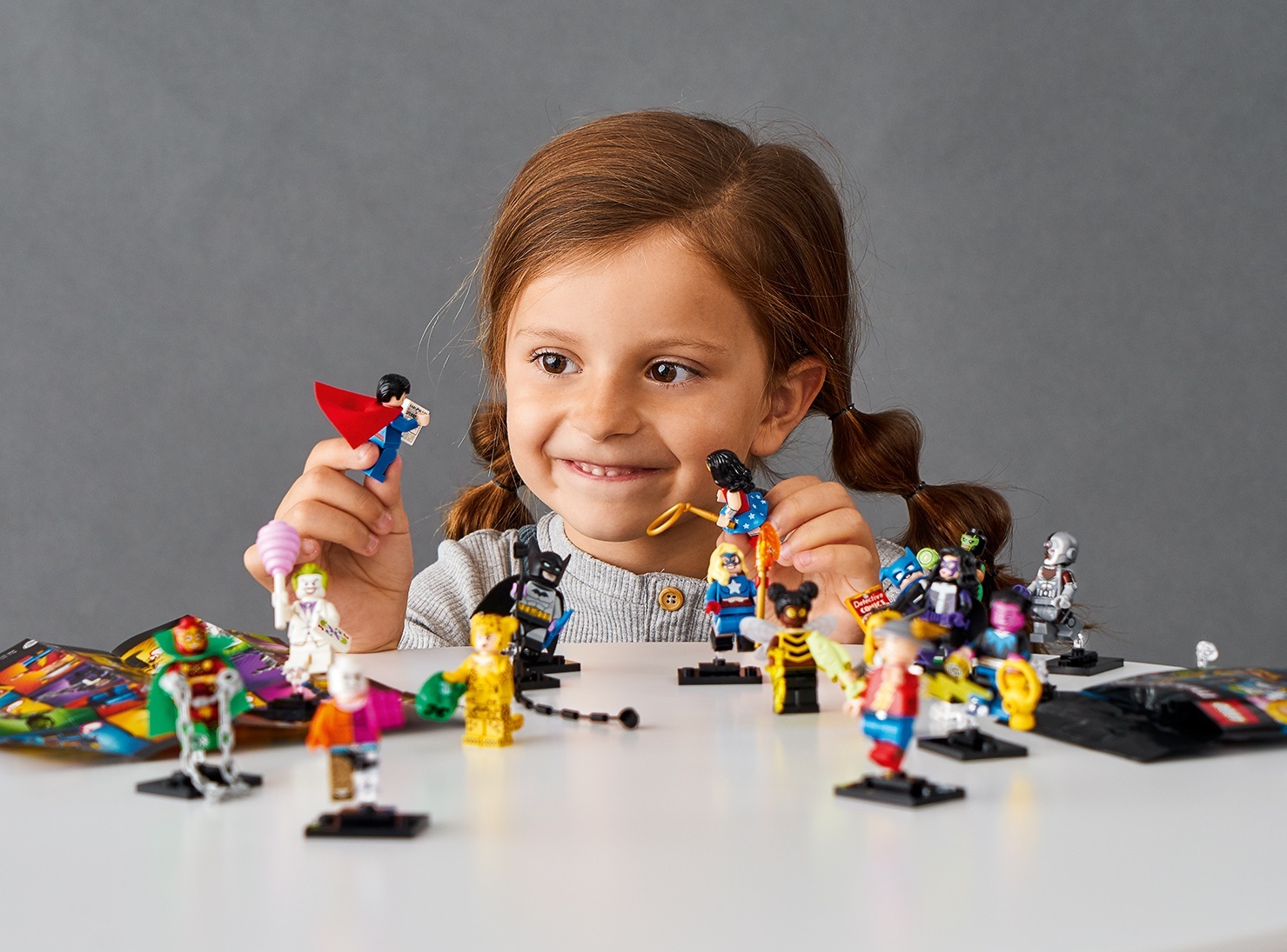 LEGO Minifigures - DC Super Heroes Series (71026) image