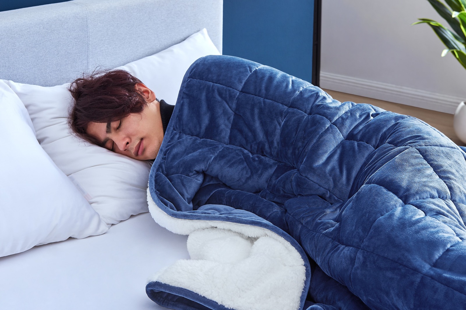 Ovela Weighted Sherpa Blanket (11 KG, Navy) at Mighty Ape NZ