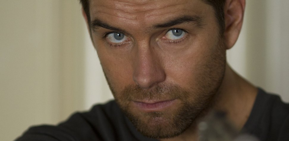 Banshee - The Complete First Season on Blu-ray image