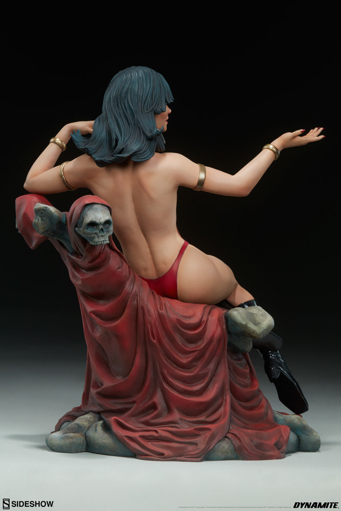 Vampirella - 10" Premium Statue image