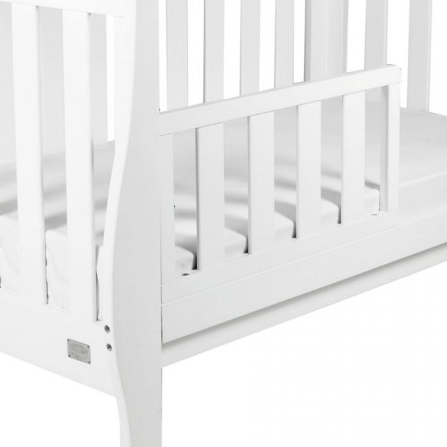 Babyhood: Sleigh Cot - White