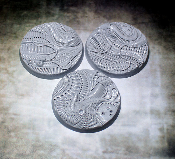 Secret Weapon Beveled Edge Base: 50mm Alien Invasion Bases (3) image