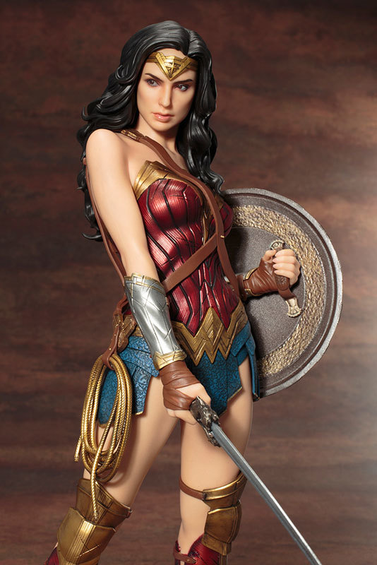 DC Comics: 1/6 Wonder Woman - Artfx+ Figure Set image