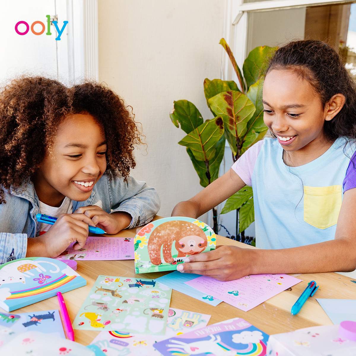 Buy Ooly: Funtastic Friends On-The-Go Stationery Kit at Mighty Ape NZ