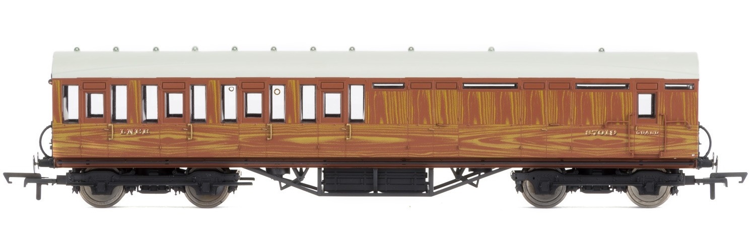 Hornby: LNER Thompson Non-corridor 3rd Class Brake Coach, Teak image