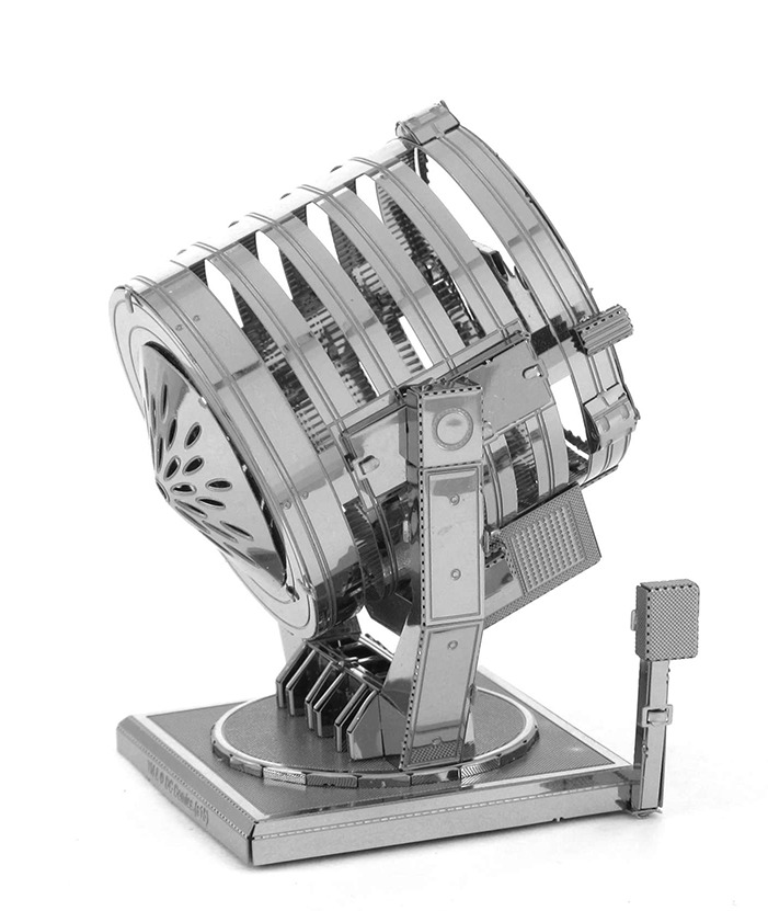 Metal Earth: Batman Bat Signal - Model Kit image