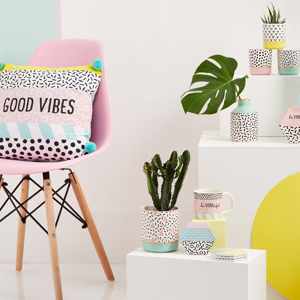 Memphis Modern Pastel Blue Pattern Vase image