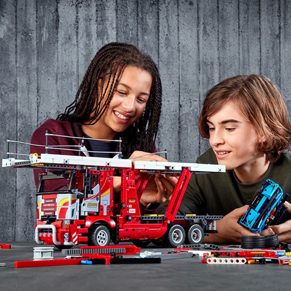 LEGO Technic: Car Transporter (42098) image