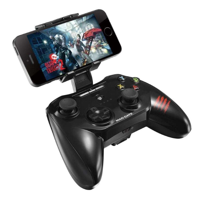 Mad Catz C.T.R.L.R (MFi) Gamepad for IOS - (Glossy Black) for image