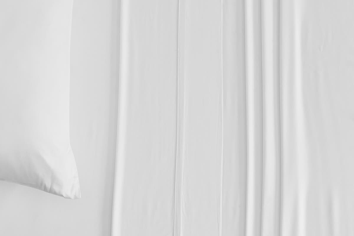 Ovela 100 Natural Bamboo Bed Sheets Set (Super King, White) at