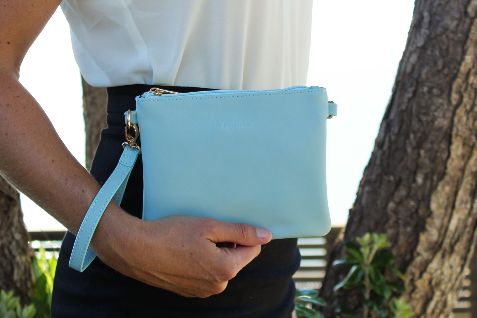 Moana Road: Viaduct Clutch - Blue