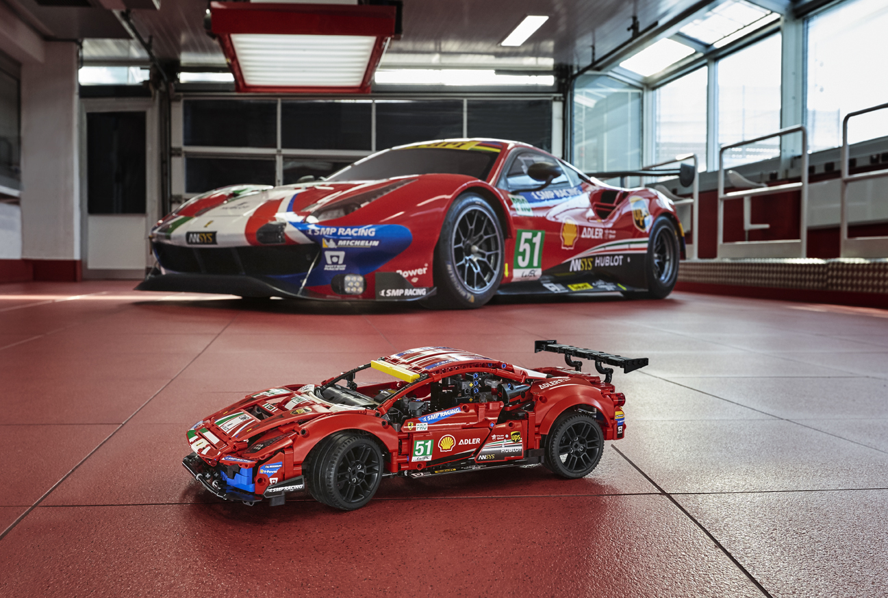 LEGO Technic: Ferrari 488 GTE “AF Corse #51” (42125) image
