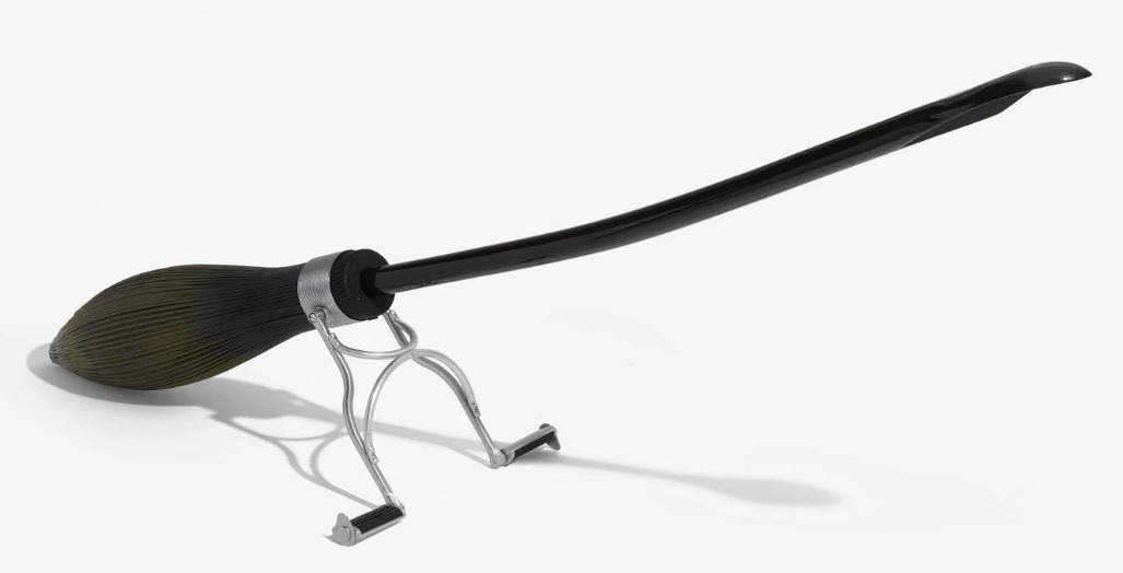 Harry Potter: Prop Replica - Nimbus 2001 Broom image