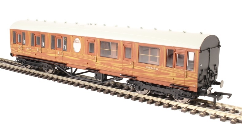 Hornby: LNER Thompson Non-corridor (Lavatory) Composite Coach, Teak image