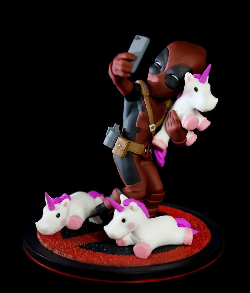 Deadpool: Unicorn Selfie - Q-Fig Diorama