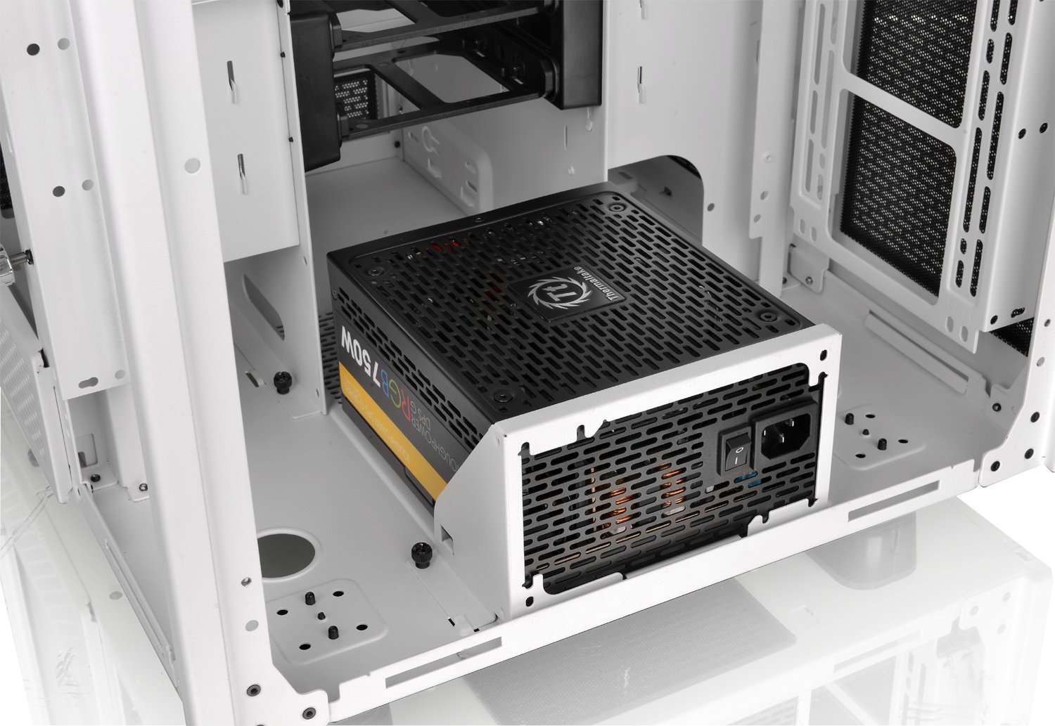 Thermaltake: The Tower 900 E-ATX Vertical Super Tower Chassis - Snow Edition (White) image